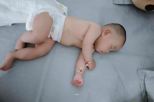 红河没满月的宝宝